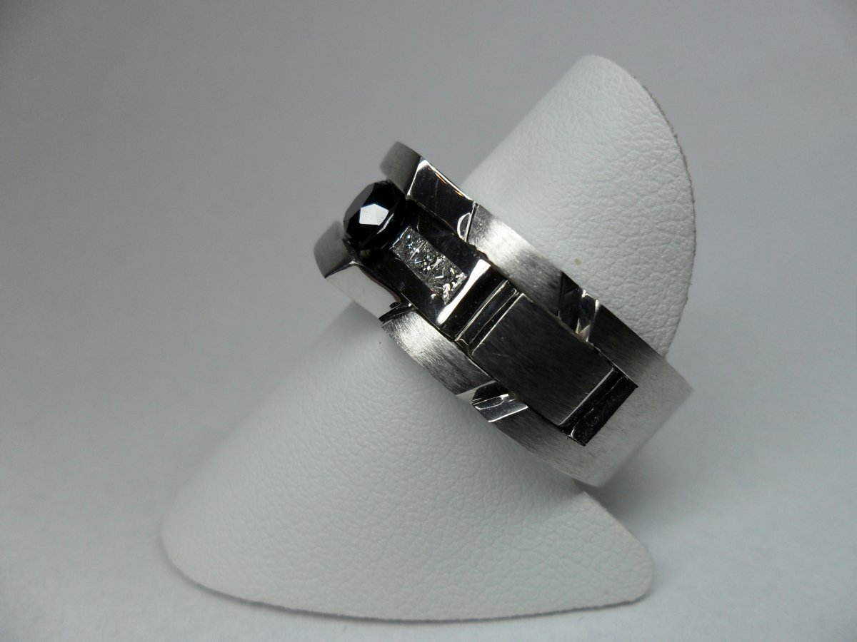 Eliro Ring Zwaar Witgoud met Zwart Diamant